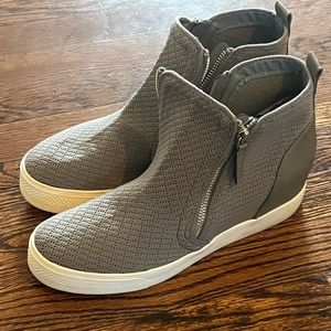 Steve Madden Gray Wedge Sneaker size 9